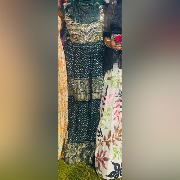 Trending heavily embroidered peplum top n skirt/lehenga with can can - Picture 4 of 13